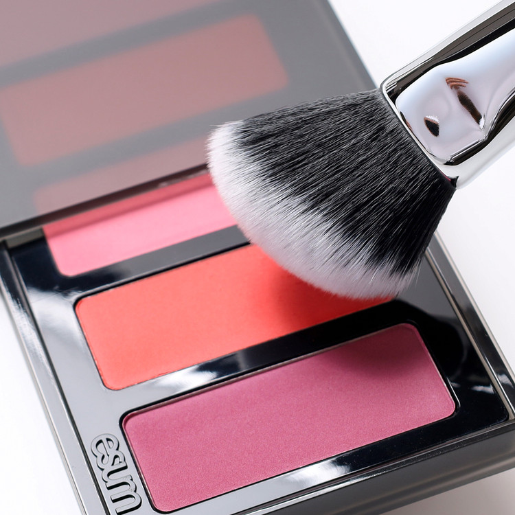 ESUM Cosmetics - V50 Angle Blush Brush ESUM Cosmetics - V50 Angle Blush Brush