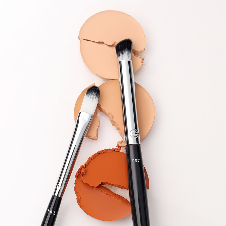 ESUM Cosmetics - T37 Small Round Flat Angle Brush ESUM Cosmetics - T37 Small Round Flat Angle Brush