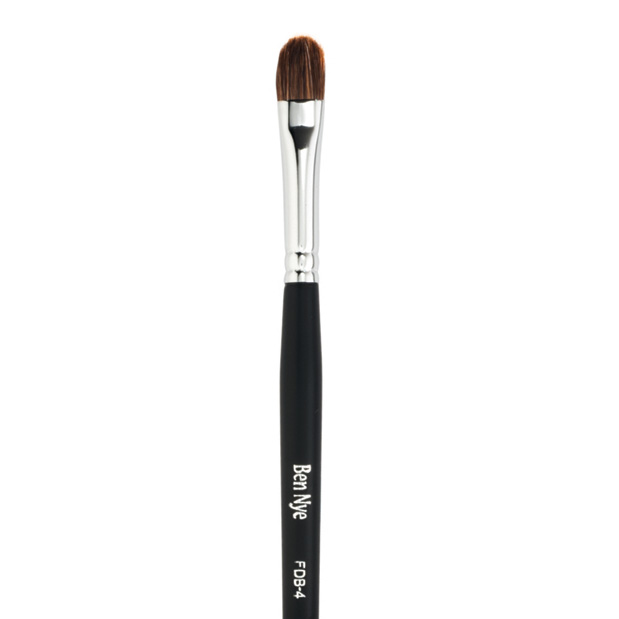 Ben Nye - FDB4 Petite Shader Brush Ben Nye - FDB4 Petite Shader Brush